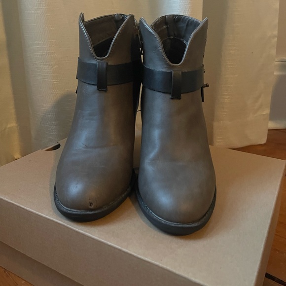 XOXO Grey booties - Picture 3 of 3